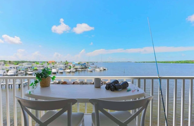 Sand Dollar Point - Pool, Bay, Hot Tub, 10 min to beach