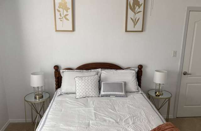 Sandia Views room with lock for Balloon Fiesta!