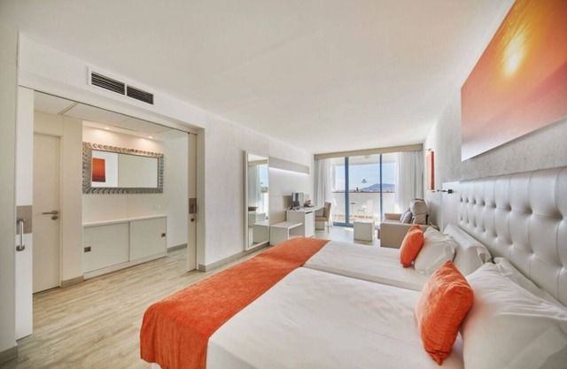 Sandos Papagayo - Family room