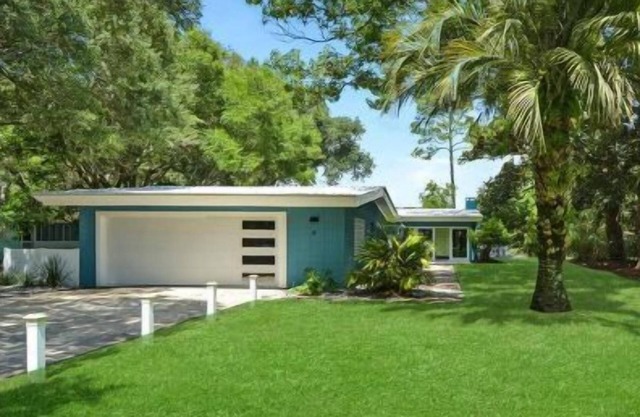 Sandpiper Hideaway- Lovely home with pool and just steps away from the beach