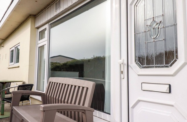 SANDPIPER, pet friendly, country holiday cottage in Perranporth