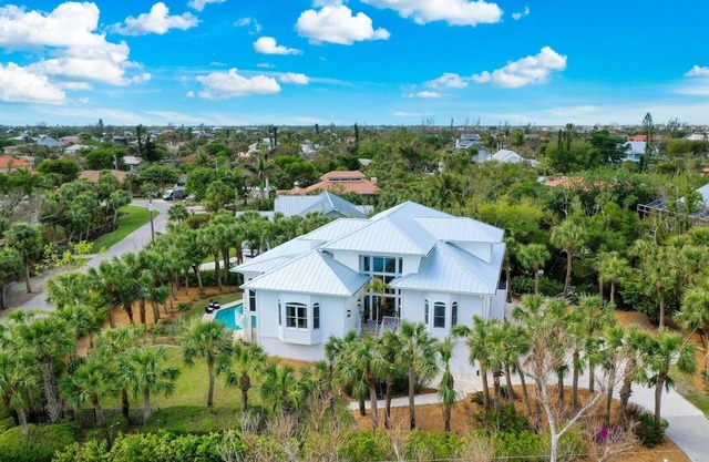 Sanibel 6 bedroom Luxury Home with Pool,One Block from Beach,Pier and Canal View
