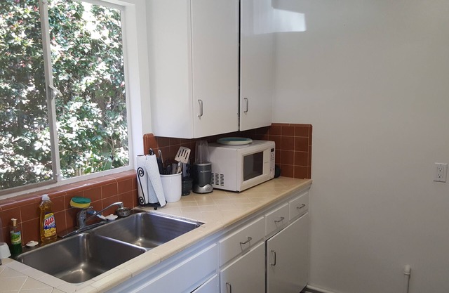 Santa Barbara Weekend Getaway 1 bedroom for 2 individuals