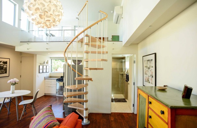 Santa Monica Modern Studio Near MONTANA ave, close to Beach, Mall, restaurants