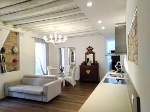 SARA S LUXURY HOME five minutes from Piazza San Marco