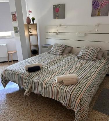 Sarah Kite II Vv, Room 2