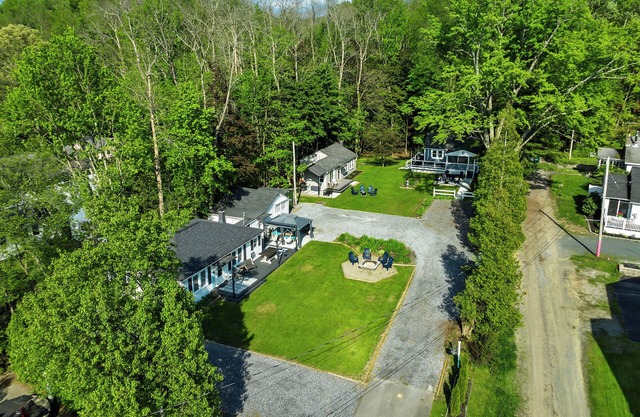 Saratoga Lake, 3 Cottages on Property, 7 Bedrooms, Beach/Dock & Best Sunsets!