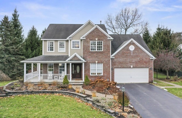 Saratoga racecourse, Belmont & August rental. Pool and water access. Sleeps 13