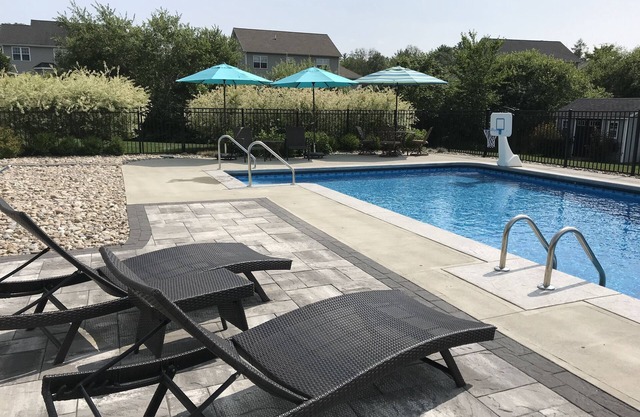 Saratoga track/vacation house rental in quiet setting 4.5 miles from the track