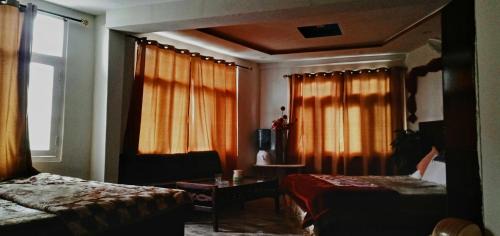 Saspolo chain of G house