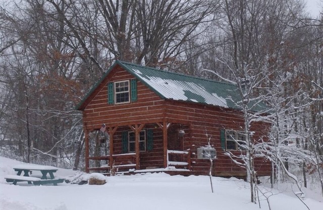 Sassafras Ridge Log Cabin by Garden of the Gods in the Shawnee National Forest