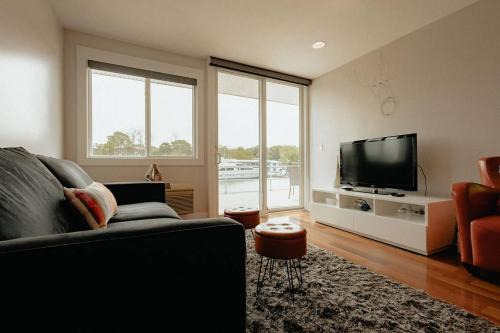 Saugatuck Waterfront Getaway Shop, Eat, Bike, Pool