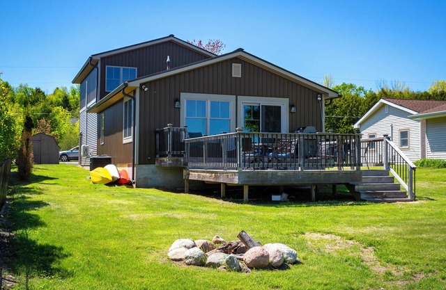 SAVE Aug 16-23 Lakefront on beautiful Lake LeelanaunPet friendly/Dock/4 bedroms
