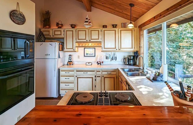 SBH: Stunning Views & Hot Tub Relaxation