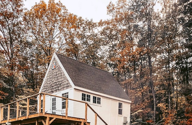 Scandinavian cottage on a Vineyard - 2 miles from Bayfield