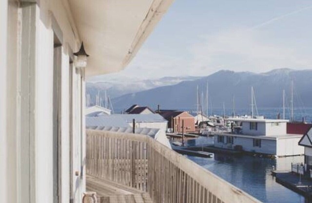 Scenic Bay Motel room 4