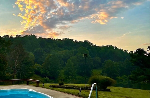 Scenic Hidden Gem: Private Pool, Golf & Fishing on Peaceful 42 Acres