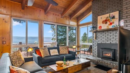 Scenic North Shore Stay w Games Near Snow Summit Lakeview Lodge by AvantStay