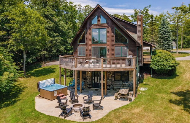 Scenic Retreat w/Pool Table & Lake Views