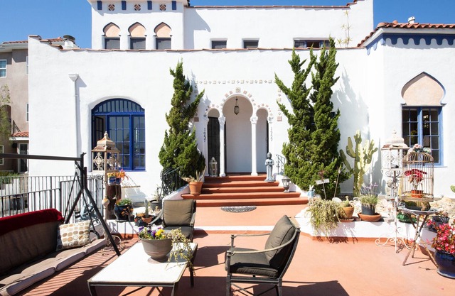 Scenic views near Griffith Park in a quiet area that's moments from Hollywood!