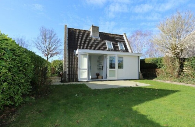 Schouwse Stee 3 cozy and modern holiday home in small park