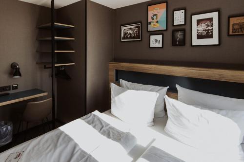 Schulz Hotel Berlin Wall at the East Side Gallery