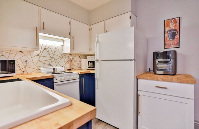 Scott Street Unit #3 – Corporate Rental 1BR