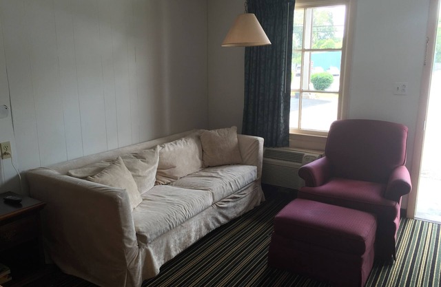 Scottish Inn & Suites