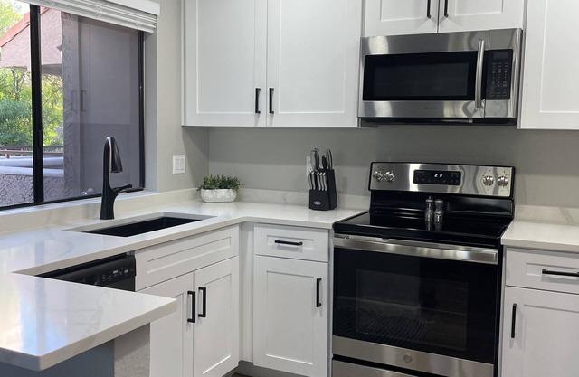 Scottsdale Beauty. Newly reno 1Bed/1Bath in great walkable area.