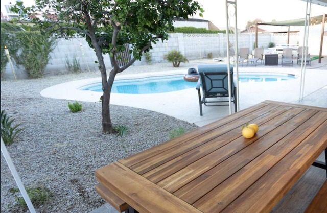 Scottsdale Farmhouse: 5 minutes from Old Town Scottsdale!