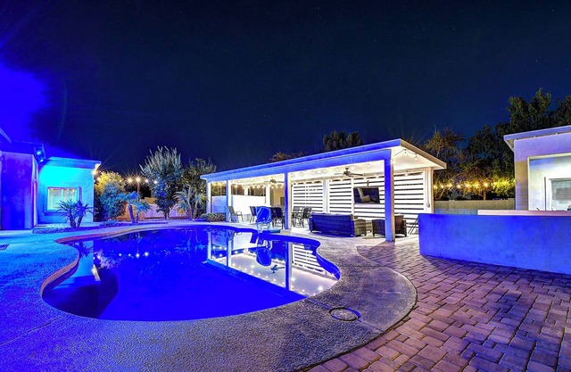 Scottsdalestays: 9BDRM-6BATH Luxury Estate with Pool, Hot Tub & Sports Courts.