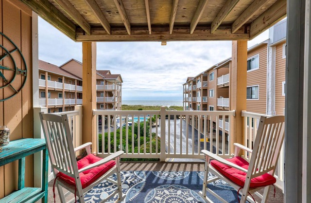 Sea 11 - Private Oceanview Deck & Community Pool