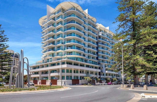 Sea and Park Deluxe Glenelg