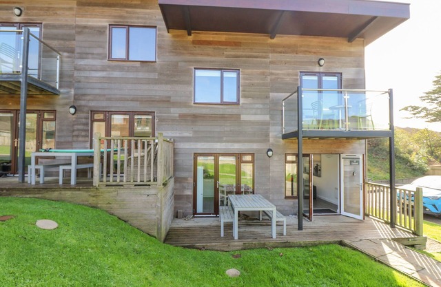 Sea Breeze 17 Gannel