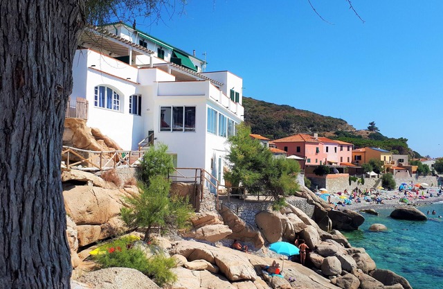 "SEA HOUSE" DIRECTLY ON THE SEA