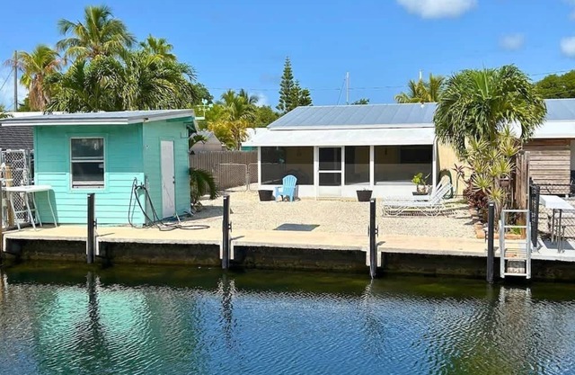 Sea La Vie | Waterfront Half Duplex w dockage