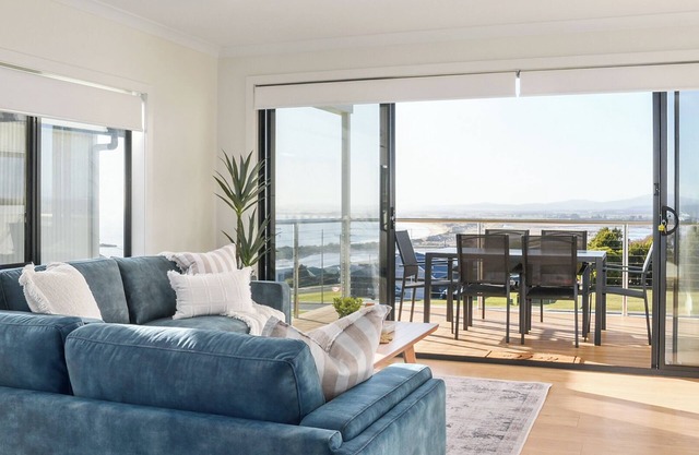 Sea Links Villa - Ideal Coastal Getaway