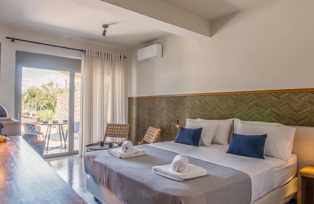 Sea & Pool View Suite