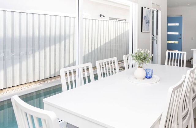 Sea Poppy - Beachside 4 Bedroom home with pool