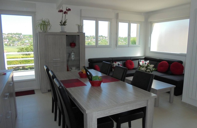 Sea view apartment, terrace, balcony, garden