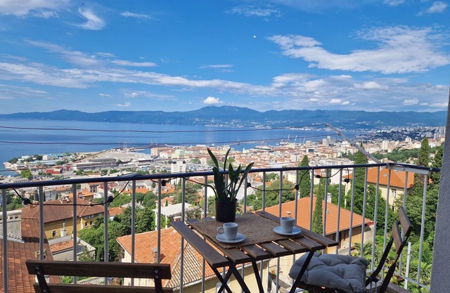 Sea view apartment with free parking