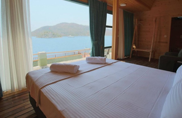 Sea View Bungalow w Pier and Terrace in Bozburun