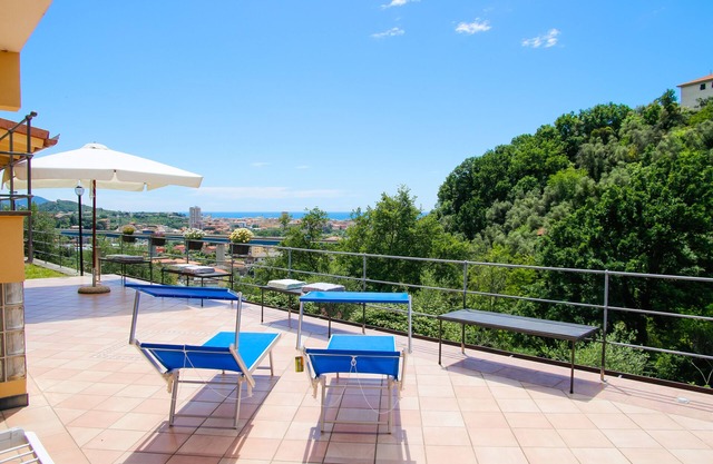Sea view house with terrace, garden, parking. Cin: IT010015C2JQ7Z6UKJ