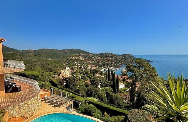 Sea view villa on the heights of Le Trayas