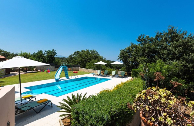 Sea views, full privacy, 6.5km to sandy beach, playground!