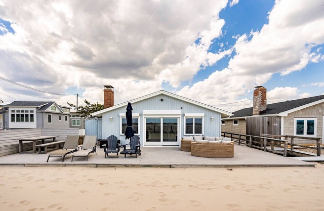 SEA3200 | Oceanfront 4BR 2ba in Seacrest Beach, Lavallette! Parking, Pets, Sleeps 10!