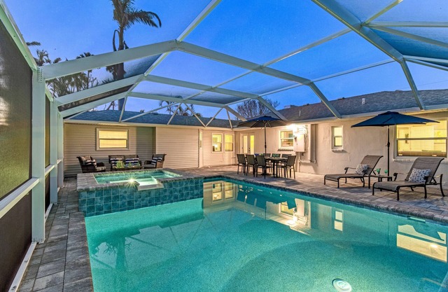 Seabreeze Serenity: Coastal Luxury Retreat with Pool & Spa Steps from Lido Beach & St. Armands