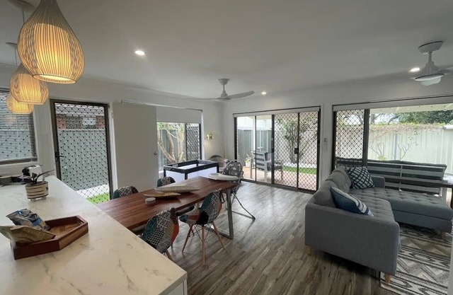 Seabreeze Villa on Mermaid Beach - Broadbeach