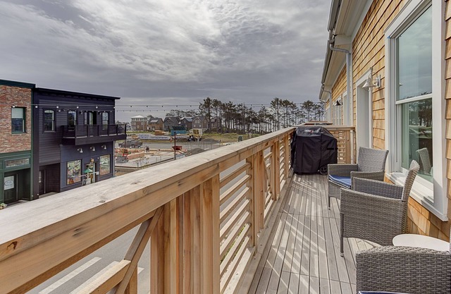 Seabrook's Above Market: Oceanview, Dog Friendly!