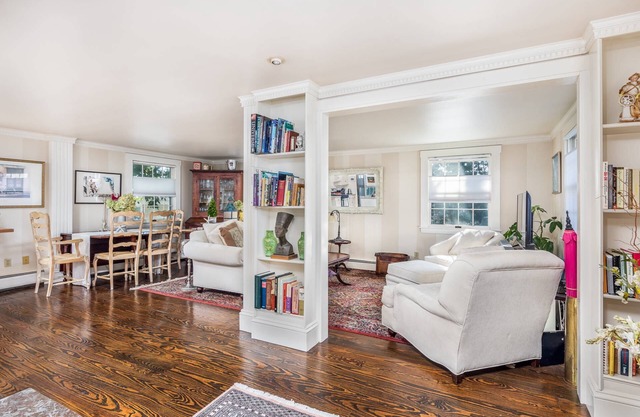 SeaCity View: Wake Up to the Waves - Beautiful Beach View Stay Swampscott!
